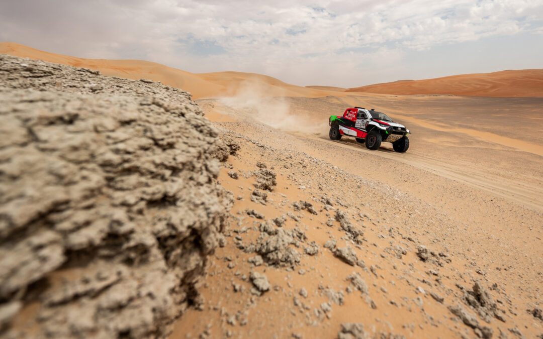 Richtig stark zu Platz zwei – Yazeed Al-Rajhi und Timo Gottschalk bei Sonora Rallye auf dem Podium